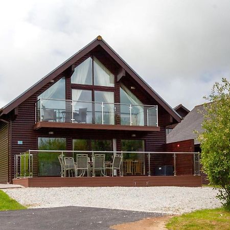 Kingfisher Hot Tub & Log Burner House On Premium Lakeside With Resort Facilities St Columb Major Exterior foto