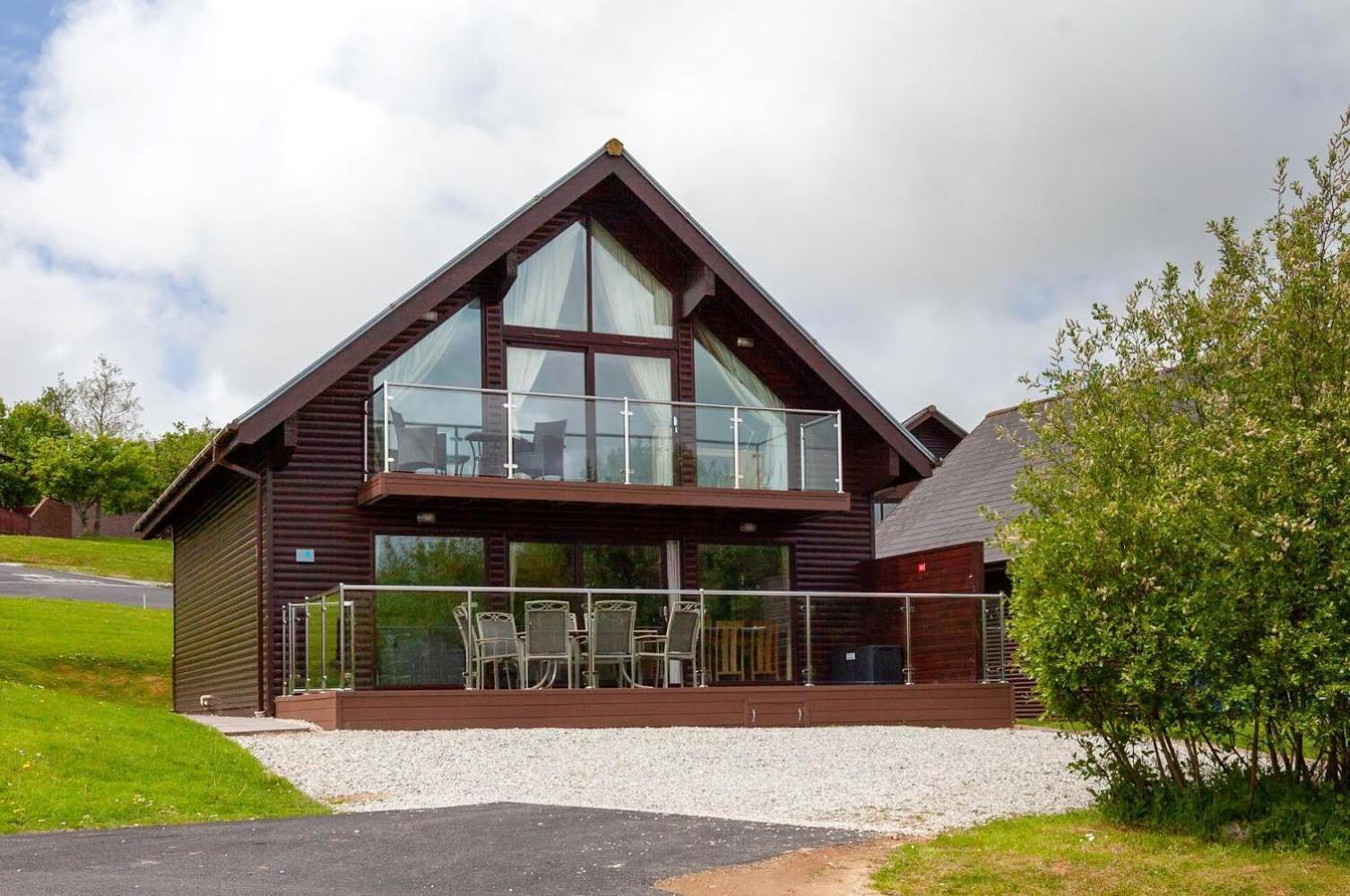 Kingfisher Hot Tub & Log Burner House On Premium Lakeside With Resort Facilities St Columb Major Exterior foto